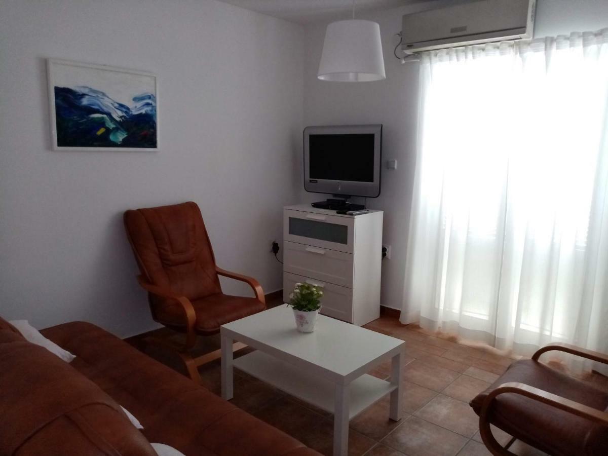 Apartment Pepi ปอฟเลียนา ภายนอก รูปภาพ
